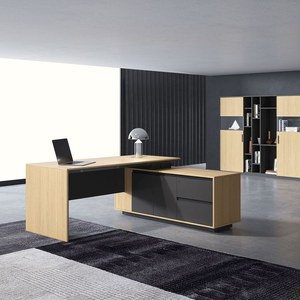 Стол руководителя на опорной сервисной правой тумбе