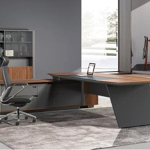 Стол руководителя на опорной левой тумбе