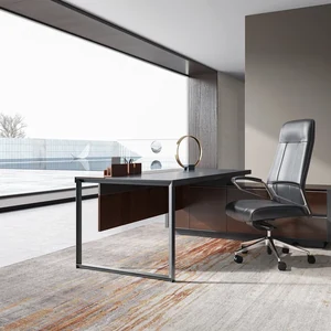 Стол руководителя, на опорной правой тумбе