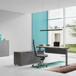 Стол руководителя на опорной левой тумбе, регулируемый по высоте